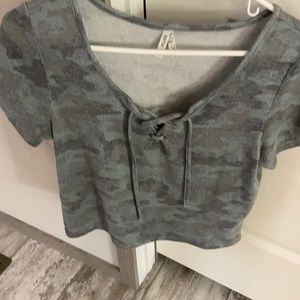 Juniors large camp crop top